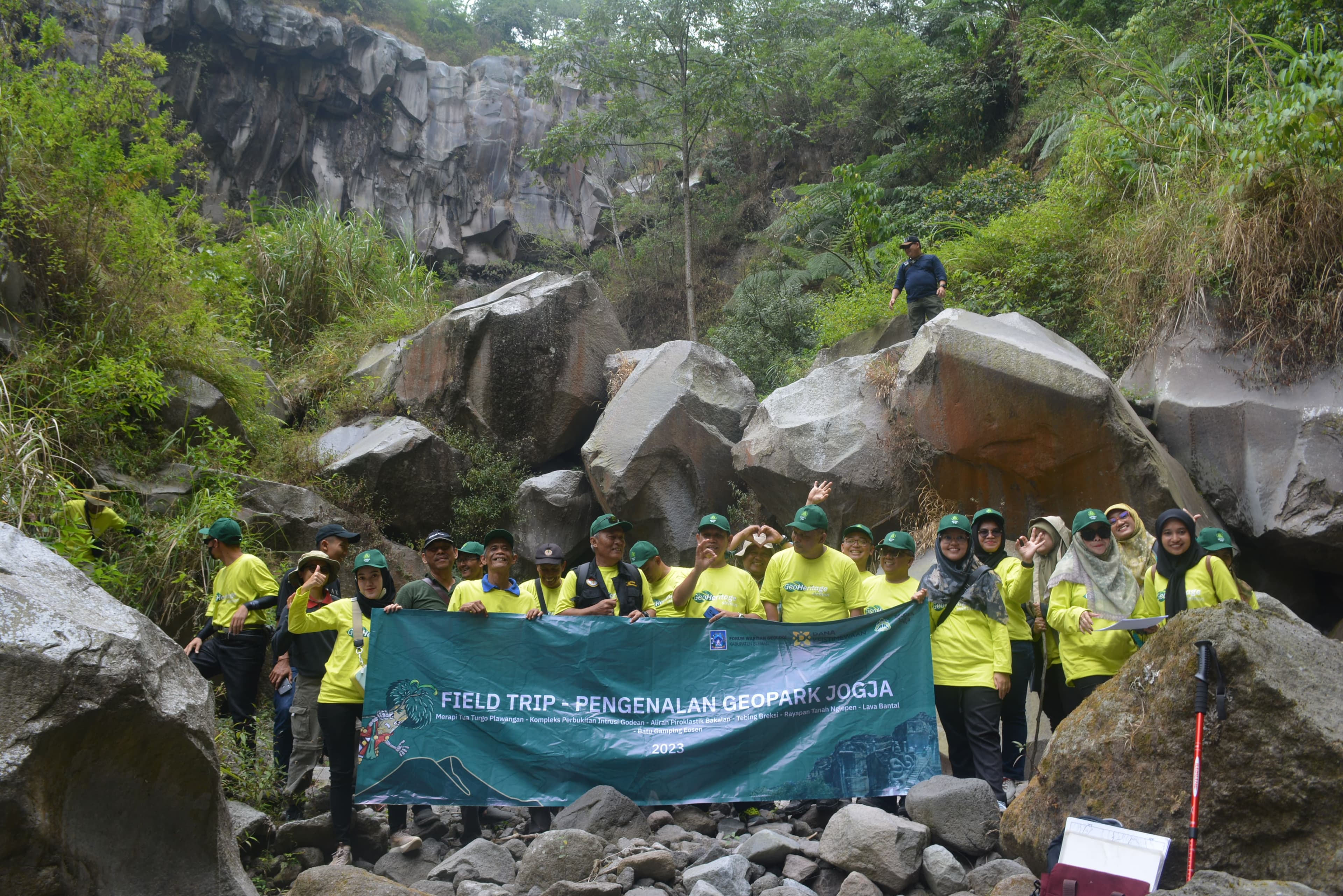 Field Trip Pengenalan Geopark Jogja di Kabupaten Sleman “Menyibak Sejarah Merapi dari Turgo-Plawangan”