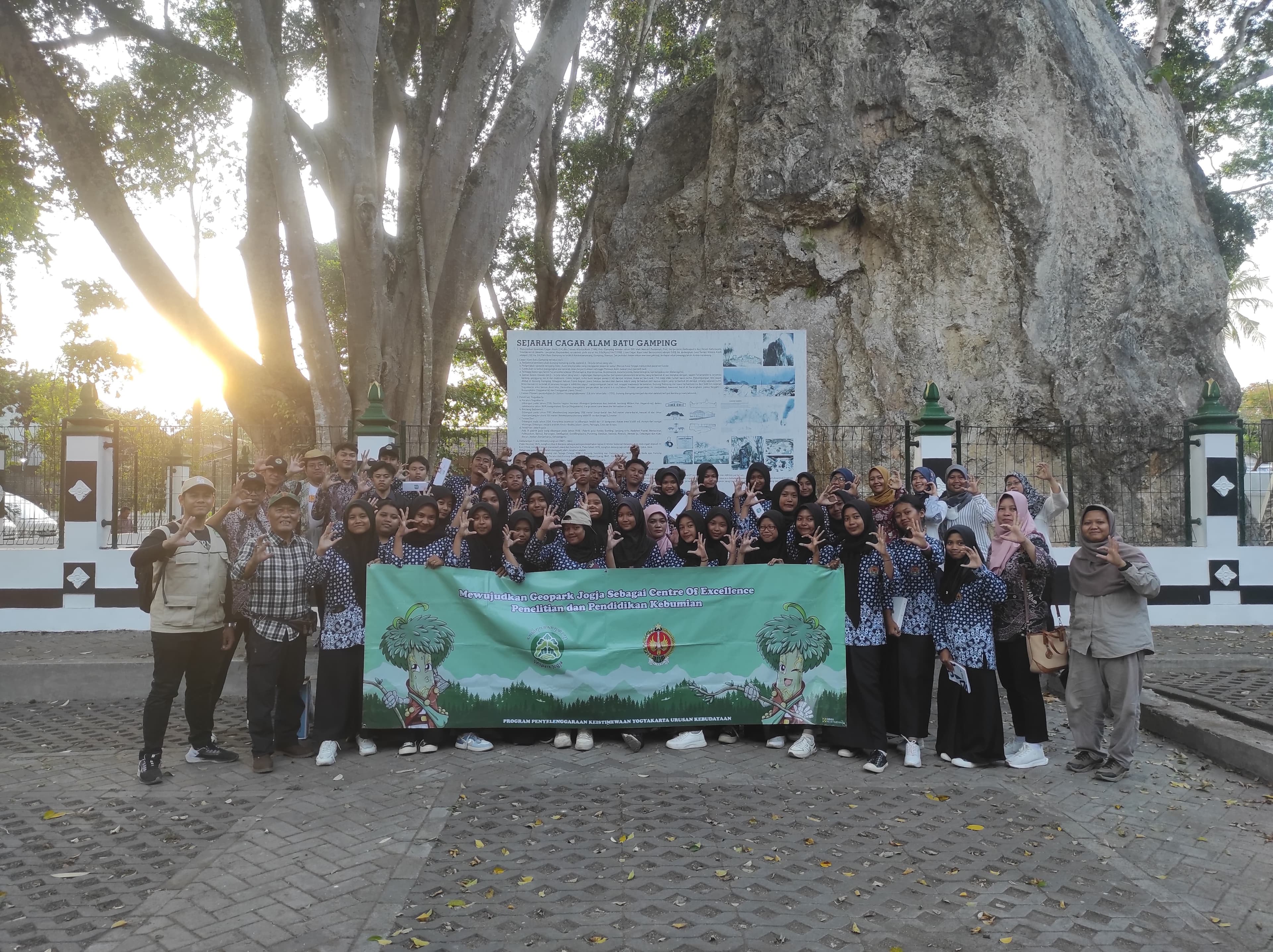 Geopark Goes to School: SMAN 1 Kalibawang Menjelajah Keanekaragaman Geologi