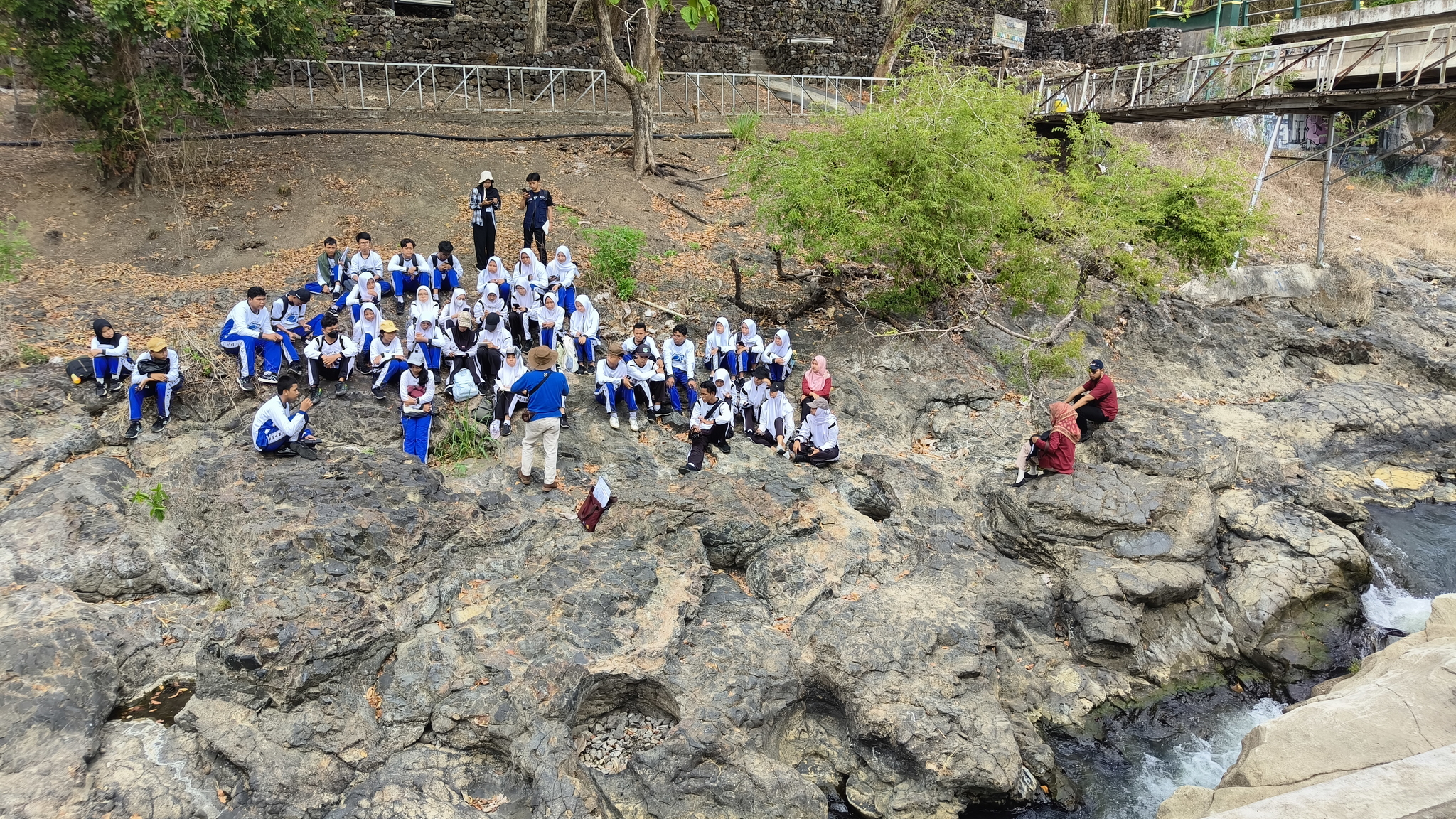 Geopark Goes to School: Mengenal Keindahan dan Keanekaragaman Geologi bersama SMAN 1 Bantul image